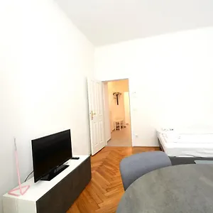 Universum 4 , Wiedeń Austria