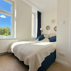 Seredino Navy Apartment- Modern Comfort In A Quiet Location, 5 Minutes To Old Town & Seaside Apartament