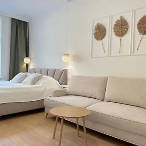 Seredino Apartment- Modern Comfort In A Quiet Location, 5 Minutes To Old Town & Seaside Apartament